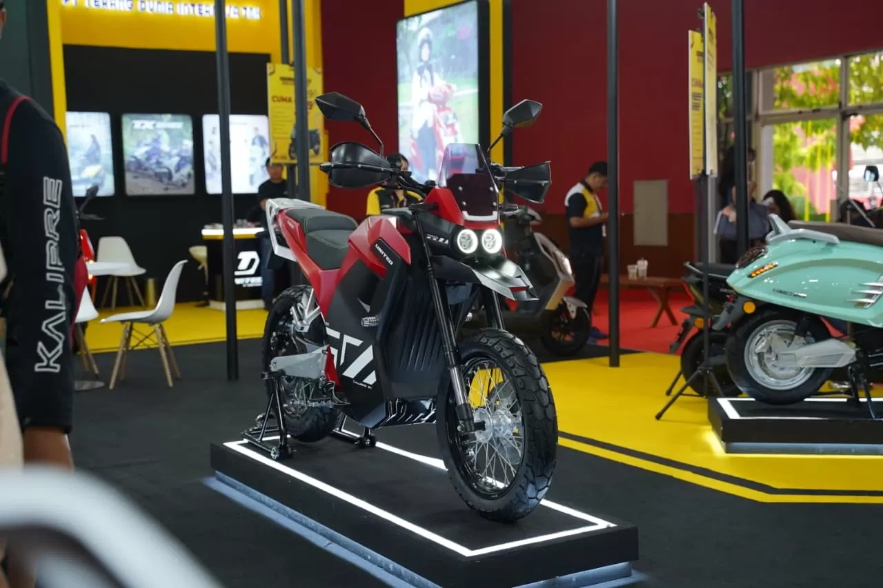 RX6000 Tembus Batas: Motor Listrik Adventure Pertama dengan Charging SPKLU Euro Type 2