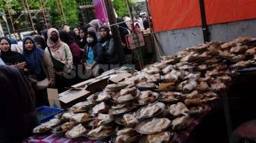 Berbagi Piring Persaudaraan, Kala Ribuan Orang Menyemut Jadi Keluarga Masjid Jogokariyan