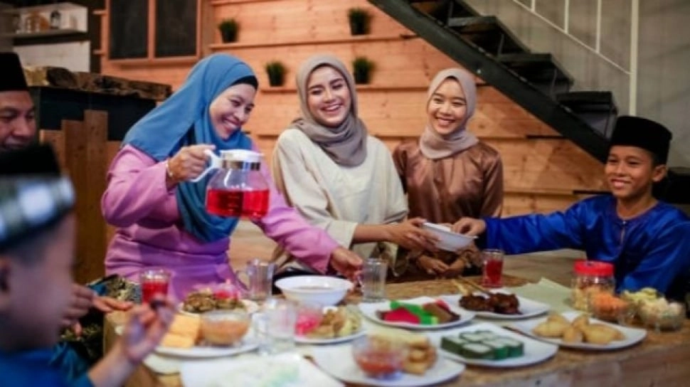 Buka Puasa Baca Doa Dulu atau Minum Duluan? Ini yang Paling Dianjurkan