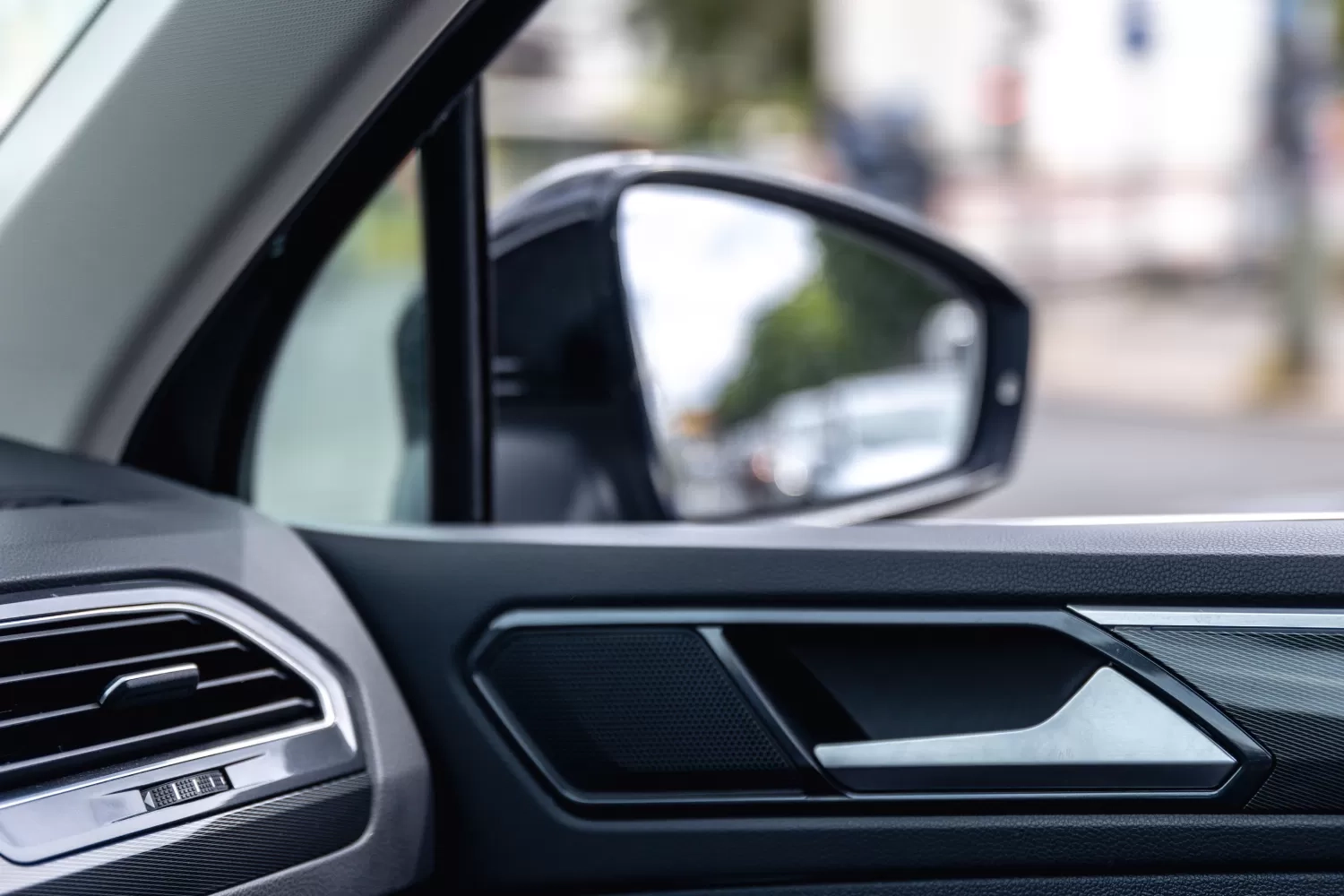 5 Penyebab Speaker Pintu Mobil Kamu Cepat Pecah, Sering Dianggap Sepele tapi Fatal!