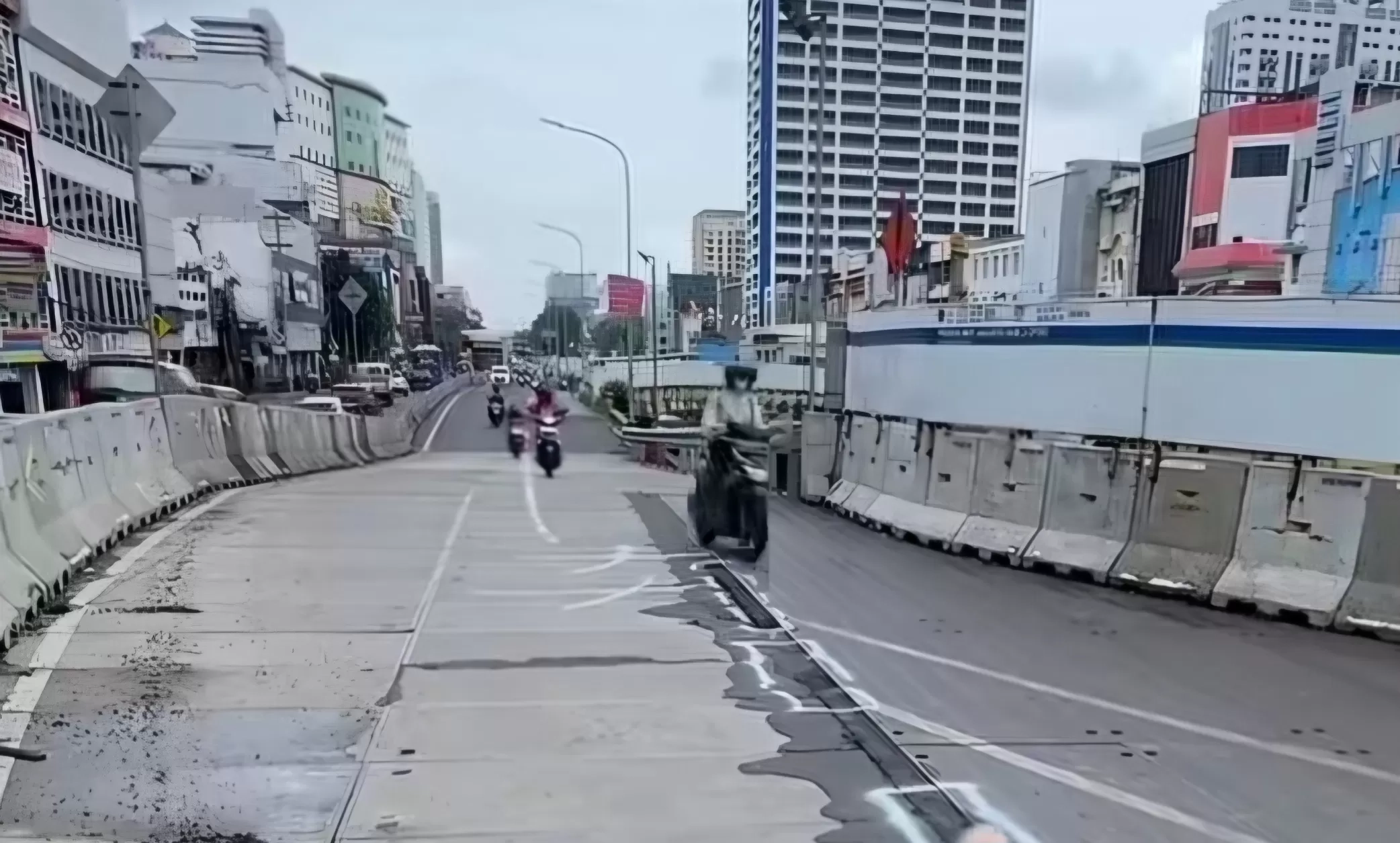 Jalan Rusak Makan Korban: Pemerintah Bisa Ikut Terseret, tapi Mengapa Hanya Pengendara yang Jadi Tersangka?