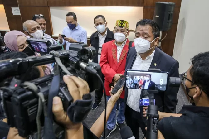 Komisi V DPR RI Tegaskan Tak Pernah Usulkan Alfamart dan Indomaret Ditutup