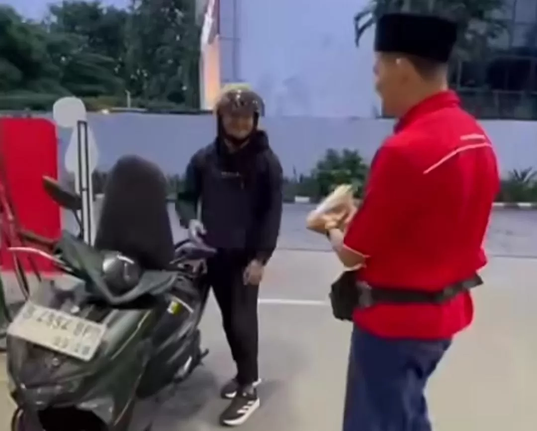 Isi Bensin Jelang Waktu Buka Puasa Dapat Free Takjil di SPBU Pertamina