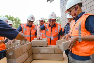 Pasokan Bata Presisi Dikirim untuk Huntap Korban Banjir Padang