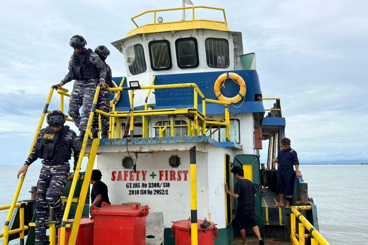 TNI AL Sikat Sindikat BBM Ilegal di Makassar, 2 Kapal Tanker dan 7 Mobil Tangki Diamankan