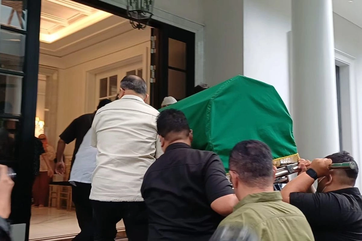 Jenazah Alex Noerdin Tiba di Rumah Duka di Jaksel