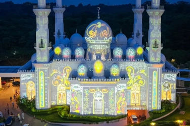 Megah dan Ikonik, 7 Masjid Indonesia Rasa Timur Tengah
