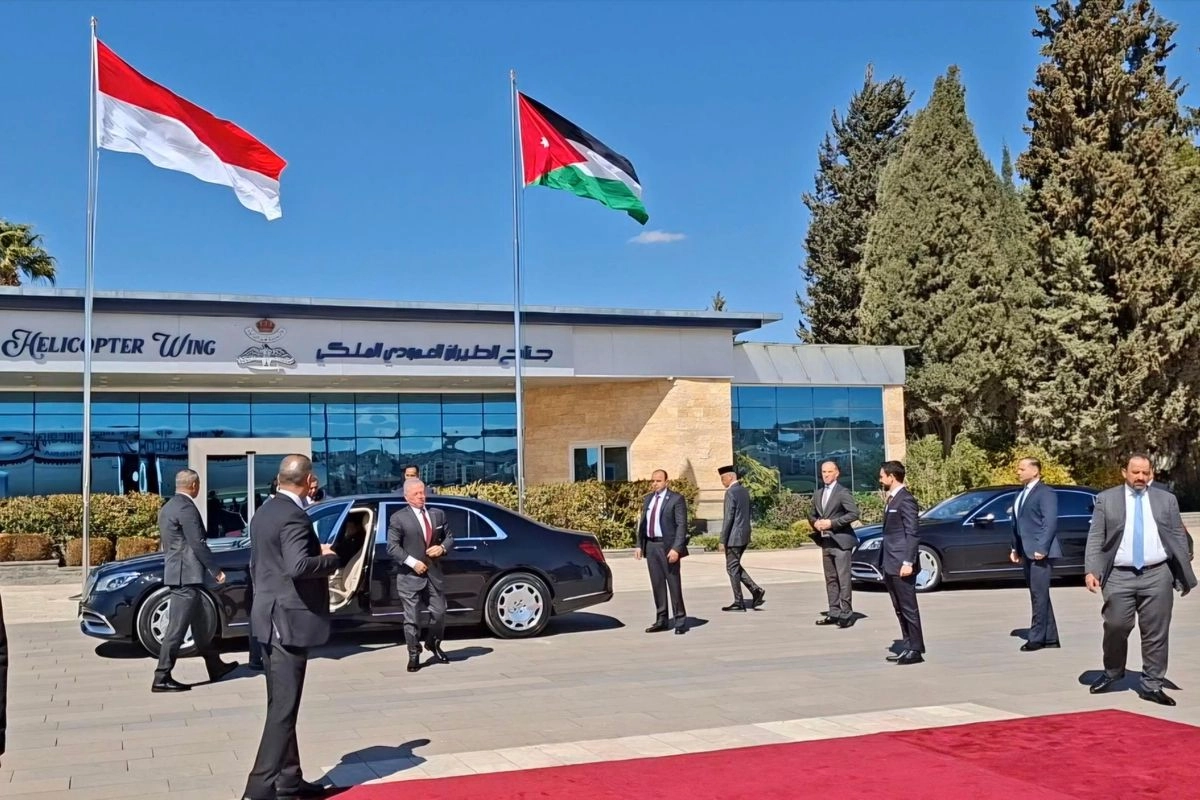 Momen Raja Abdullah II Sopiri Mobil yang Antar Prabowo Menuju Bandara