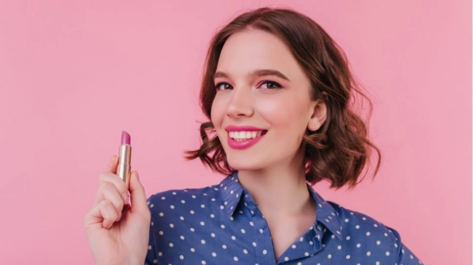 5 Rekomendasi Lipstik Pink yang Elegan dan Bikin Awet Muda