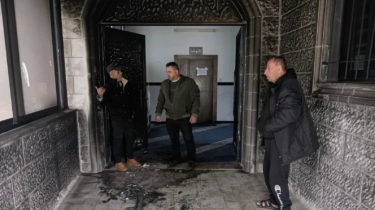 Pemukim Israel Bakar dan Corat-coret Masjid di Tepi Barat Saat Ramadan