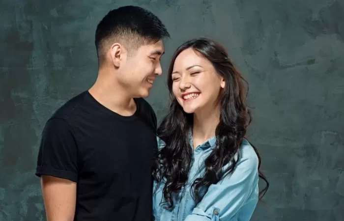 Ekstrovert Wajib Tahu! 3 Hal Ini Bikin Pasangan Introvert Merasa Paling Dicintai