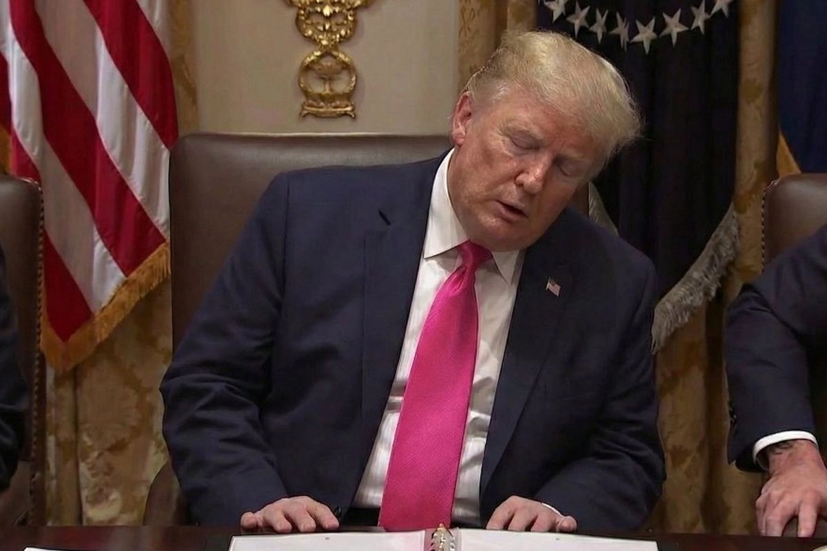 Terlihat Merem Saat Rapat Kabinet, Trump Mengaku Bosan, Bukan Ketiduran