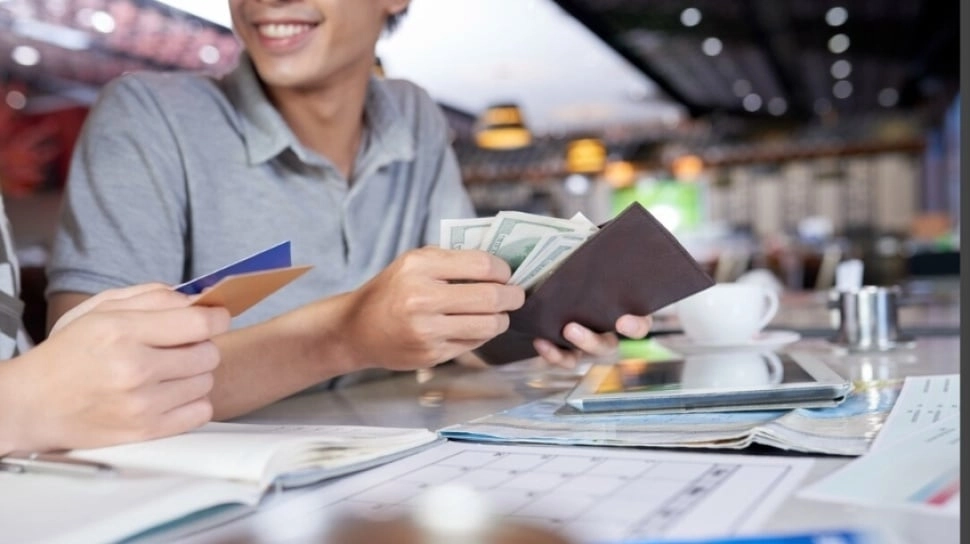 Apakah Gadai BPKB Motor di Pegadaian Motornya Ditahan? Ini Ketentuan Resminya