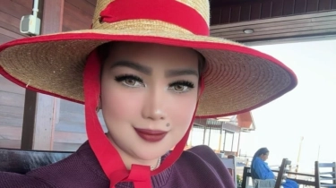 Bak Noni Belanda, Gaya Glamor Sarifah Suraidah Berbagi ke Pedagang Digunjing