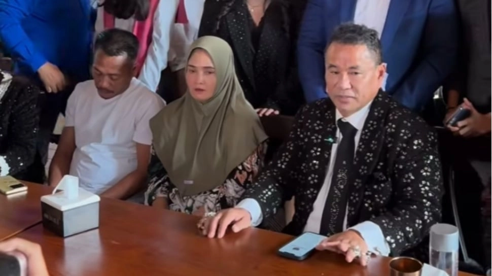 Hotman Paris Dampingi Keluarga Fandi Ramadhan ke DPR, Protes Tuntutan Mati Kasus 2 Ton Sabu