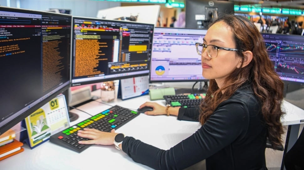 IHSG Sesi 1 Terkoreksi ke Level 8.255: BUMI Laris Manis, INDS Anjlok Paling Parah