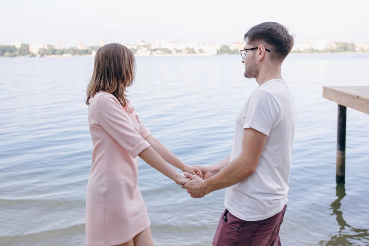 Bahasa Tubuh Pasangan yang Menandakan Cintanya Tulus