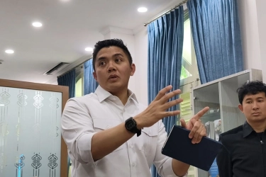 Seskab Teddy Tegaskan MBG Tidak Kurangi Program dan Anggaran Pendidikan