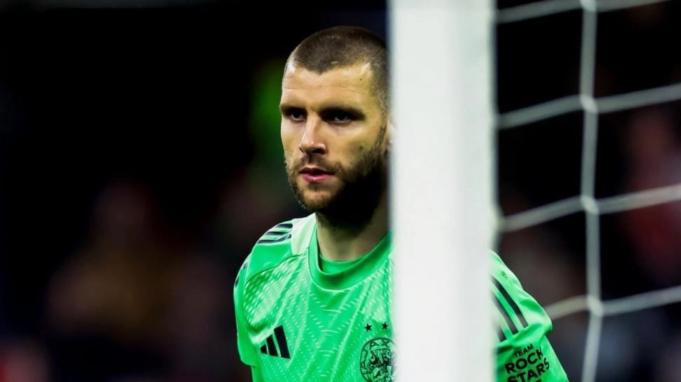 Kenalkan Batik hingga Rendang, Maarten Paes dan Denny Landzaat Bawa Budaya Indonesia ke Ajax