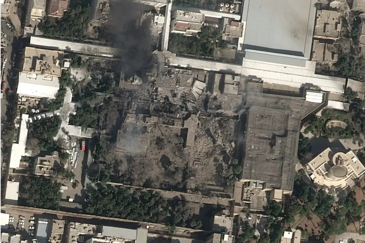 Citra Satelit Ungkap Kediaman Khamenei Hancur Total Usai Iran Diserang