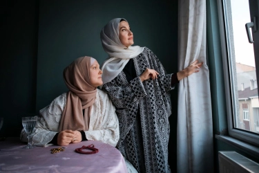 5 Cara Tampil Chic Saat Lebaran Tanpa Outfit yang Terlalu Ramai