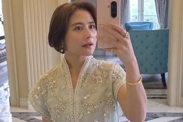 Prilly Latuconsina Tampil Anggun saat Lebaran, Pakai Blouse Brokat Mint 