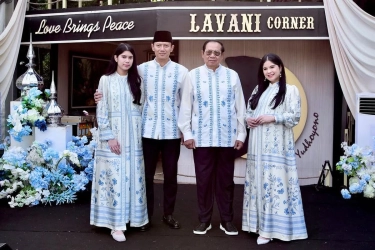 Inspirasi Sarimbit Lebaran ala Annisa Pohan, Paduan Putih dan Biru
