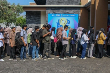 Pertumbuhan Ekonomi Pelit Lapangan Kerja
