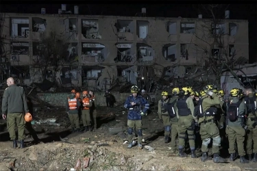 Iran Hujani Wilayah Dekat Lokasi Nuklir Israel dengan Rudal Balistik