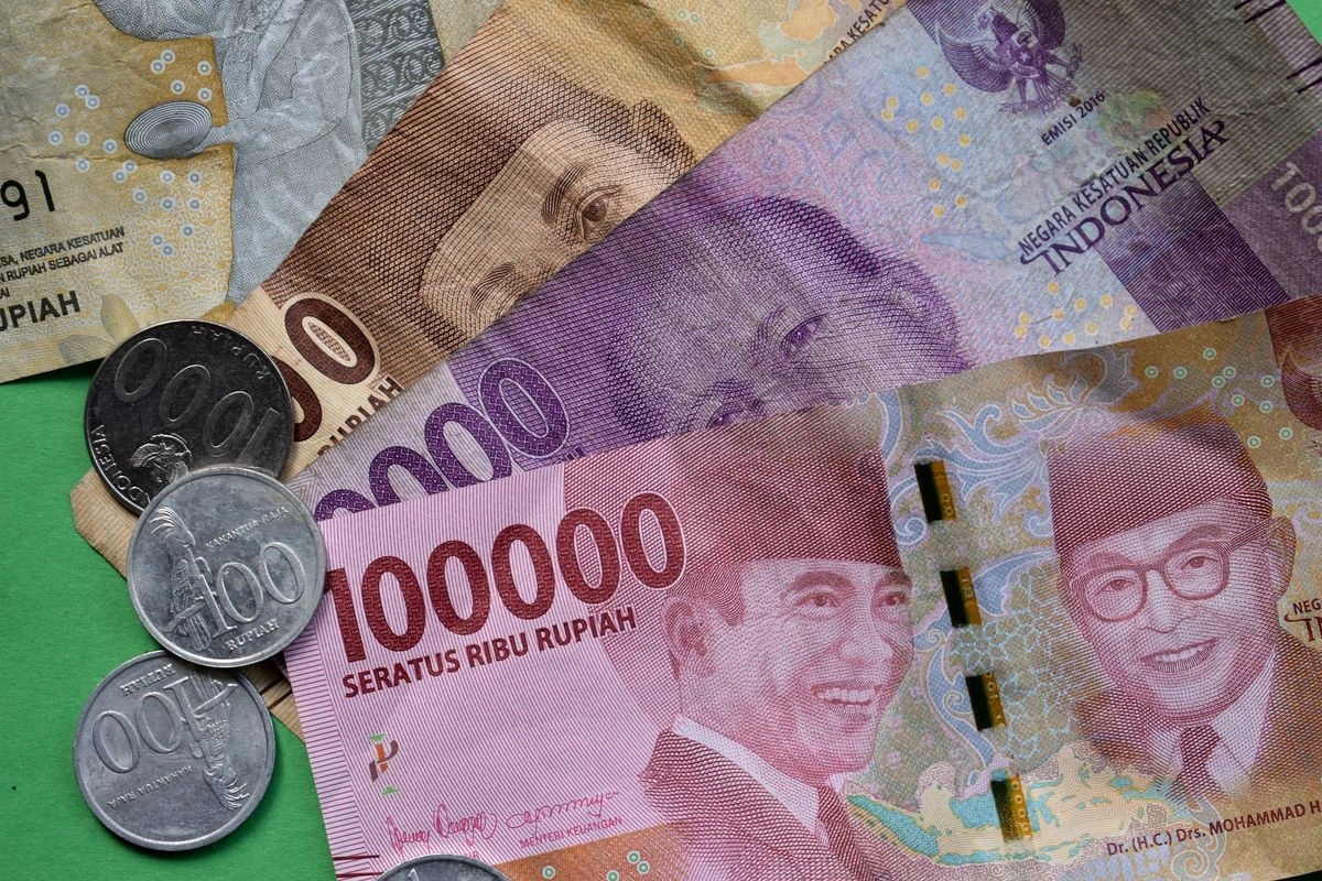 Rupiah di Pasar Spot Ditutup Nyaris Sentuh Rp 17.000 Per Dollar AS