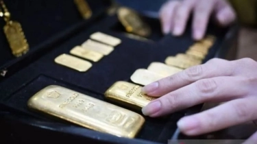 Harga Emas Dunia Mulai Turun, Waktunya Beli Banyak Logam Mulia?