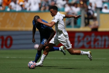 Dugaan Langgar Kode Etik, Alexander-Arnold Dihukum Arbeloa Sebelum Jumpa Atletico Madrid