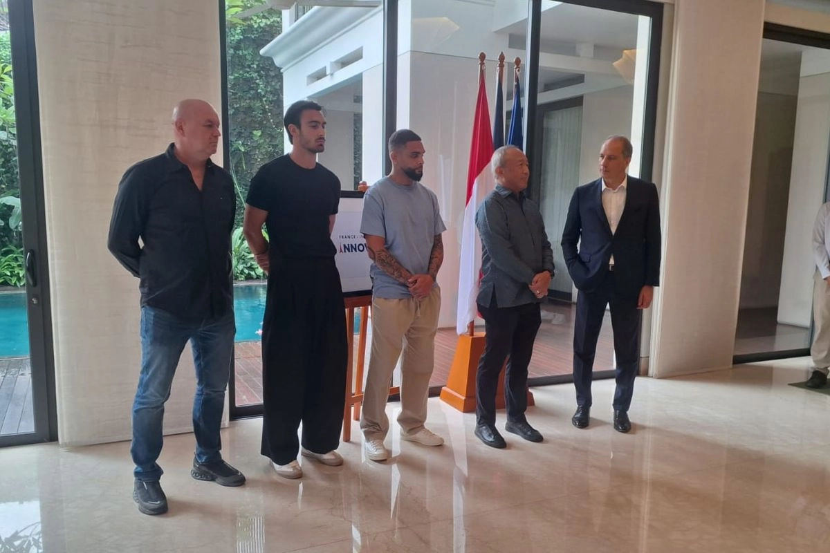 Persib Serahkan Jersey ke Kedubes Perancis, Perluas Relasi Internasional
