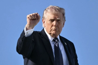 Trump Sebut AS-Iran Berunding Akhiri Perang, Harga Minyak Dunia Langsung Jatuh 11 Persen