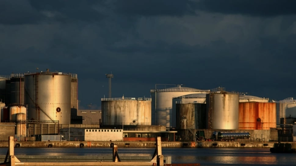 Studi: Industri Migas Tinggalkan Citra Energi Bersih, Kini Tekankan Ketergantungan Energi Fosil