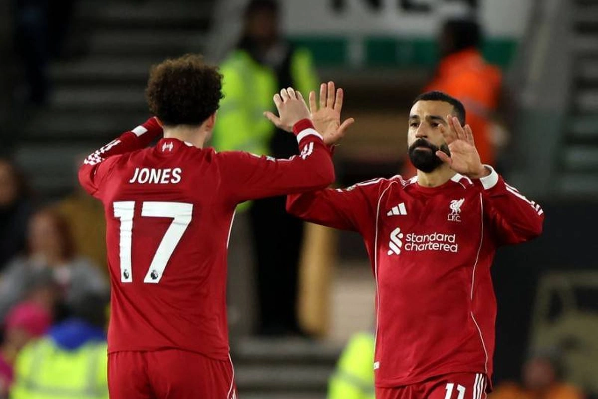 Respons Menyentuh Robertson Terkait Keputusan Mo Salah Hengkang