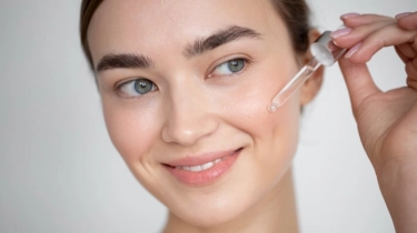 Kapan Waktu yang Tepat untuk Peeling Wajah? Ini 3 Produk yang Aman buat Pemula