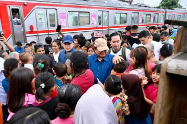 Kisah Cono, Pekerja Serabutan di Bantaran Rel Senen yang Dijanjikan Prabowo Rusun