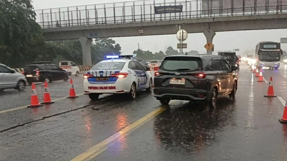 Arus Balik Padat, Jasamarga Terapkan Contraflow di Ruas Tol Jakarta-Cikampek