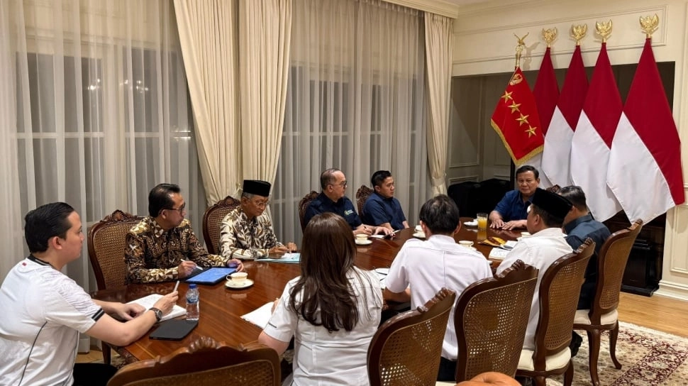 Usai Blusukan, Prabowo Perintahkan Pembangunan Hunian Layak untuk Warga Pinggir Rel Senen