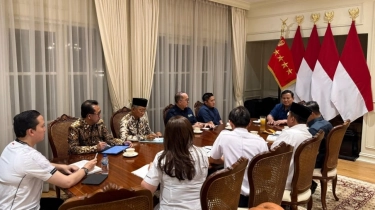 Usai Blusukan, Prabowo Perintahkan Pembangunan Hunian Layak untuk Warga Pinggir Rel Senen