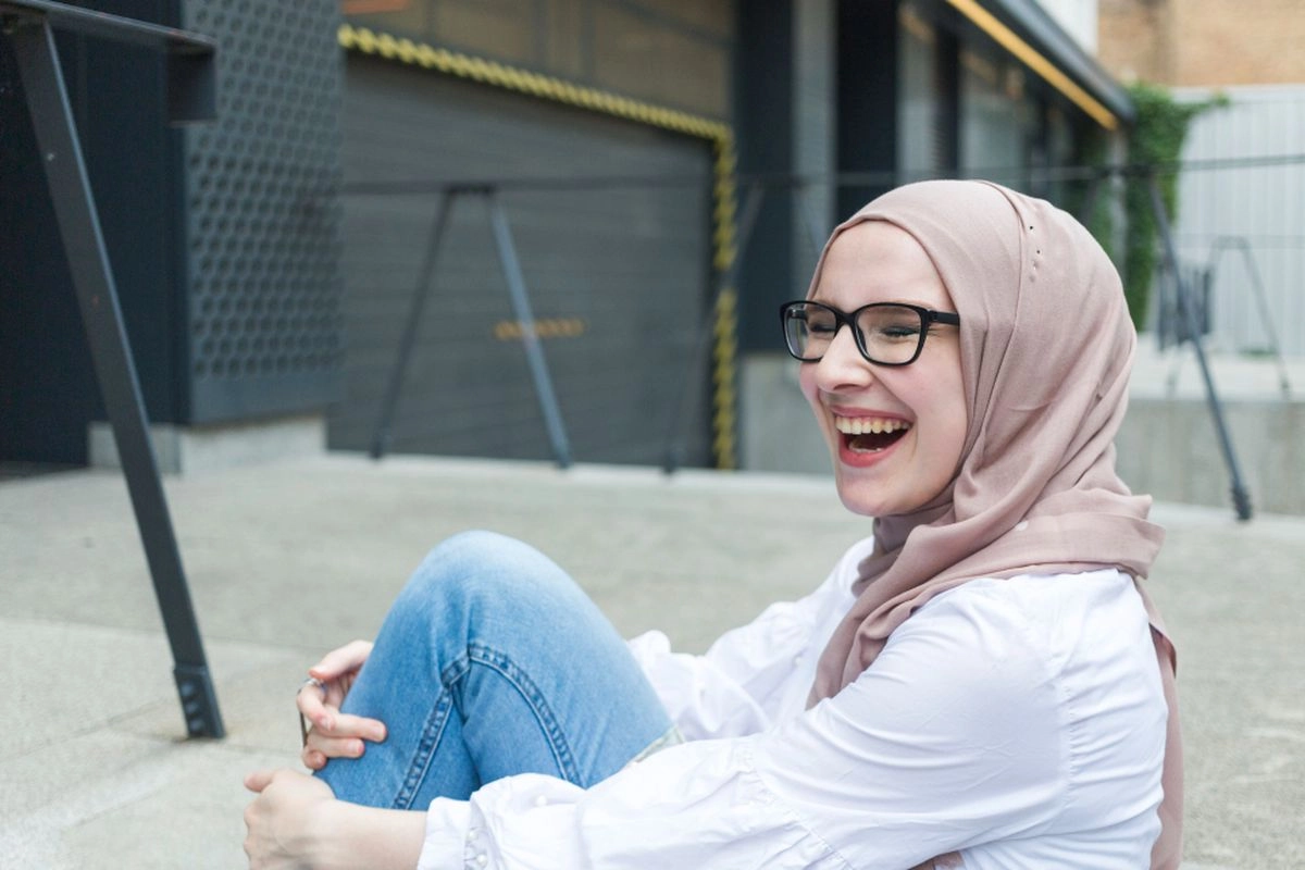 10 Cara Sederhana Menjadi Pribadi yang Lebih Positif dan Bahagia
