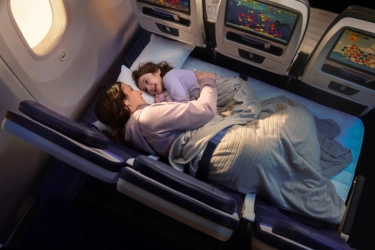 Maskapai United Airlines Punya Kursi Ekonomi Baru, Bisa Diubah Jadi Kasur