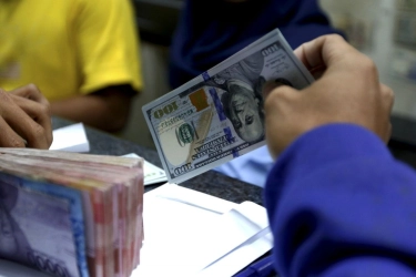 Rupiah Melemah ke Rp 17.002, Tekanan Geopolitik dan The Fed Jadi Pemicu