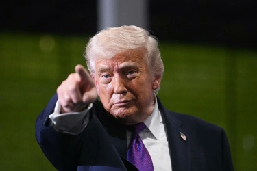 Trump Klaim Iran Setujui Tuntutan AS, Singgung Rencana Ambil Minyak