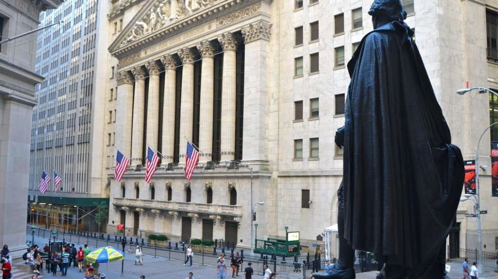 Wall Street Terkoreksi, Gejolak Timur Tengah Guncang Pasar Global