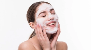 5 Sabun Cuci Muka Deep Pore Cleansing untuk Bersihkan Pori-pori dan Komedo
