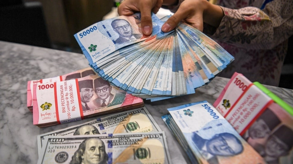 Rupiah Ditutup Menguat, Dolar AS Turun ke Level Rp16.983