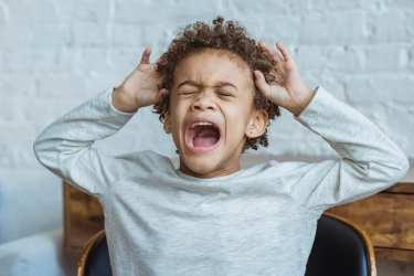 Cara Menghadapi Anak yang Sedang Rewel Tanpa Membentak