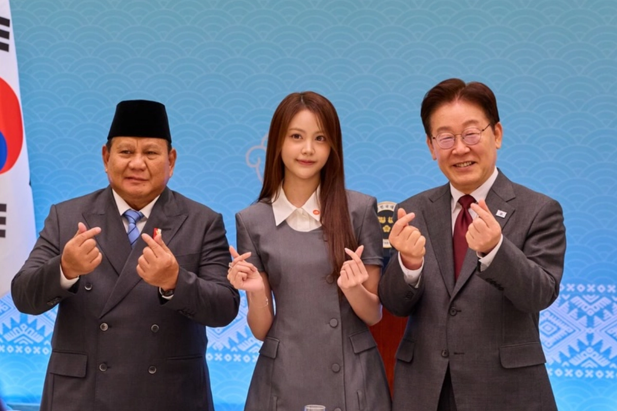 Prabowo Sempat Bertemu Carmen Idol Hearts2Hearts, Kompak Buat Simbol Jari Hati